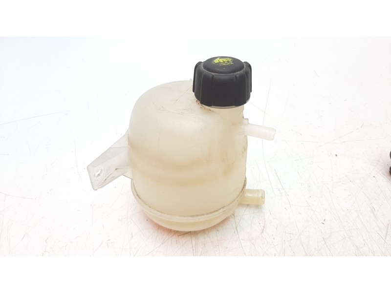Recambio de deposito servo para dacia sandero referencia OEM IAM 7700795347  