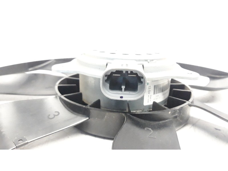 Recambio de electroventilador para dacia sandero 0.9 tce cat referencia OEM IAM 8052M00000  