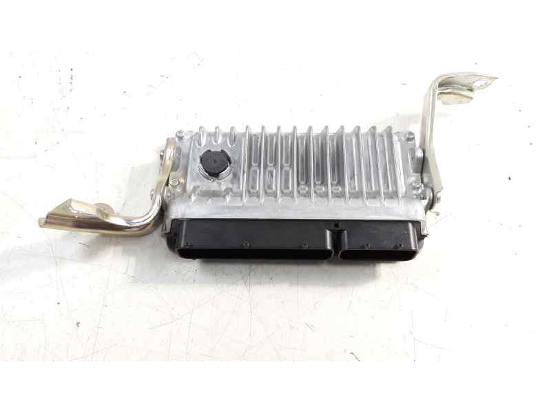 Recambio de centralita motor uce para toyota auris hybrid active referencia OEM IAM 896610ZU60  