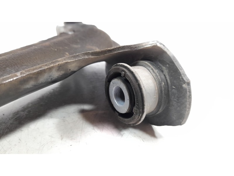 Recambio de brazo suspension inferior delantero derecho para renault clio iv 0.9 referencia OEM IAM 545046162R  