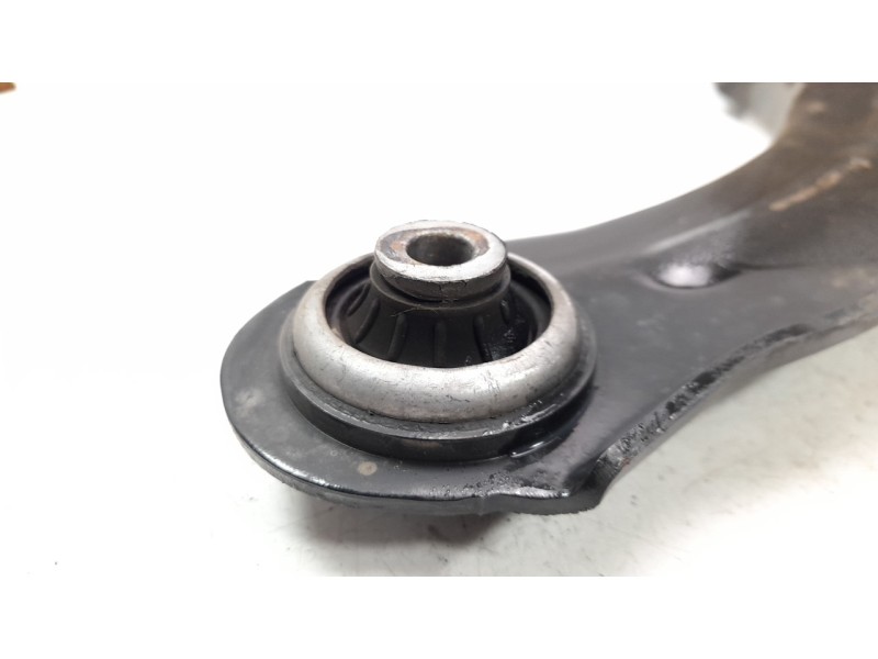 Recambio de brazo suspension inferior delantero derecho para renault clio iv 0.9 referencia OEM IAM 545046162R  