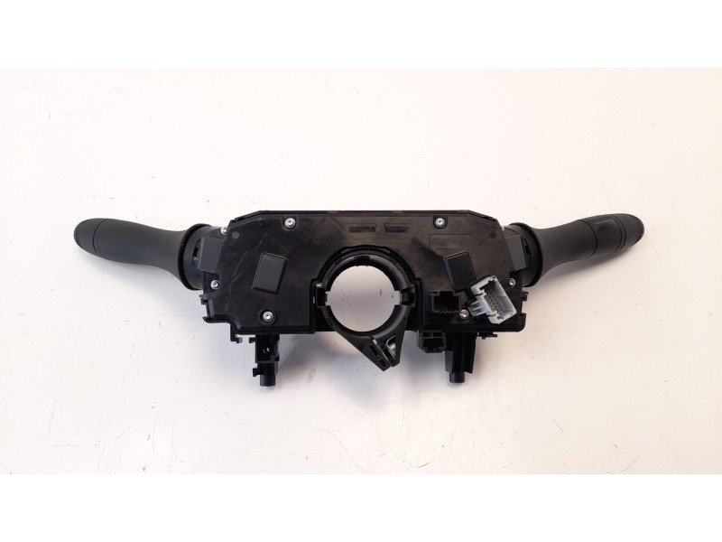 Recambio de mando multifuncion para dacia sandero 0.9 tce cat referencia OEM IAM 255671005R  