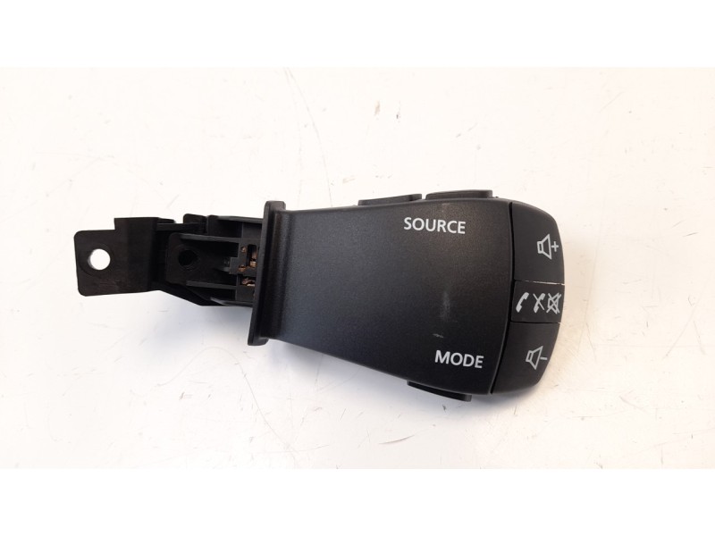 Recambio de mando multifuncion para dacia sandero 0.9 tce cat referencia OEM IAM 255522187R  