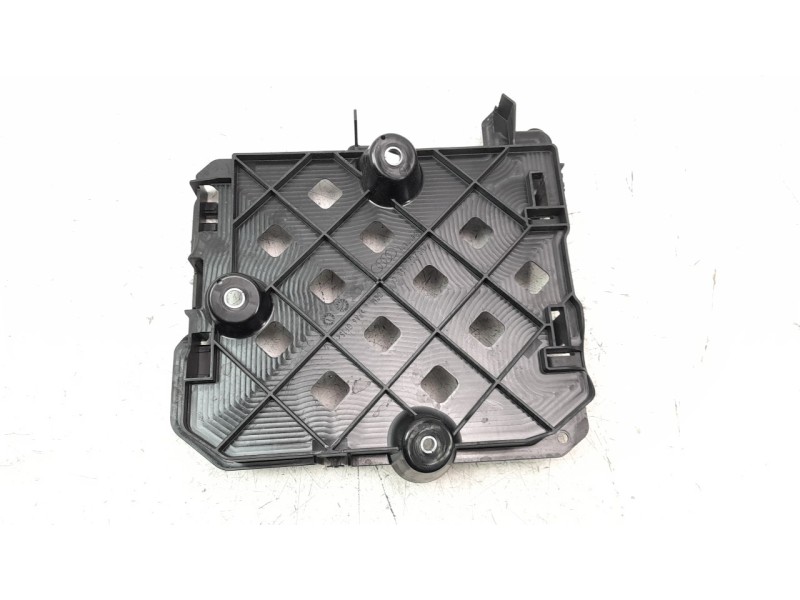 Recambio de moldura para audi q7 4mg referencia OEM IAM 4M0907650C  
