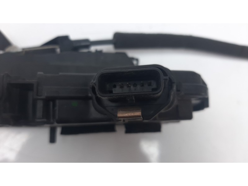 Recambio de cerradura puerta trasera derecha para renault clio iv 0.9 referencia OEM IAM 825002104R  