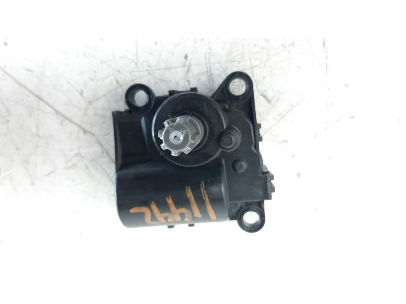 Recambio de motor apertura trampillas climatizador para hyundai tucson referencia OEM IAM D332LFDBA01  
