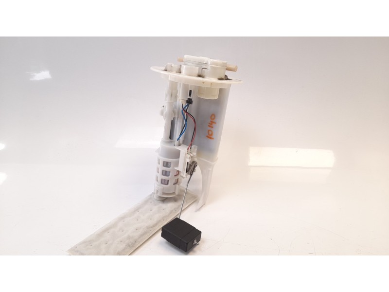 Recambio de bomba combustible para toyota yaris city referencia OEM IAM 777040D070  