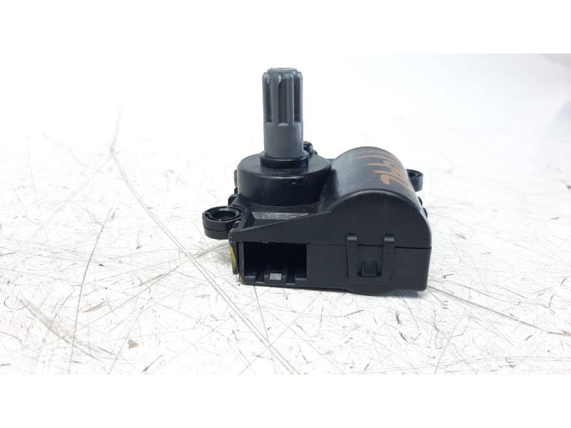 Recambio de motor apertura trampillas climatizador para hyundai tucson referencia OEM IAM D332LFDBA01  