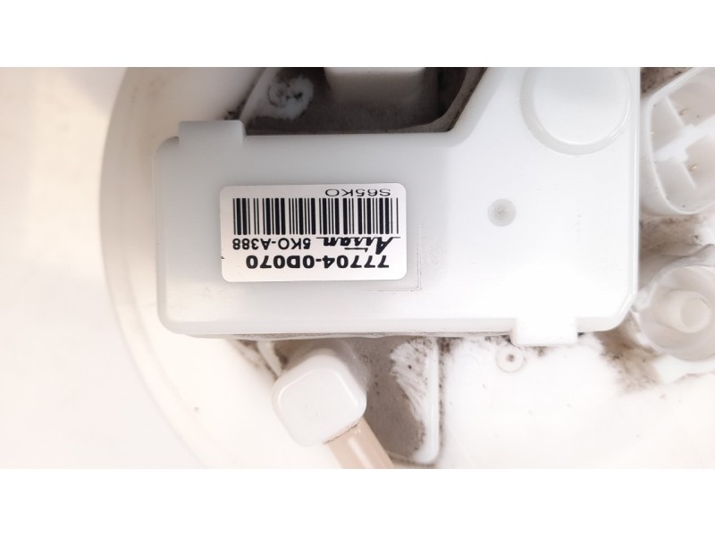 Recambio de bomba combustible para toyota yaris city referencia OEM IAM 777040D070  