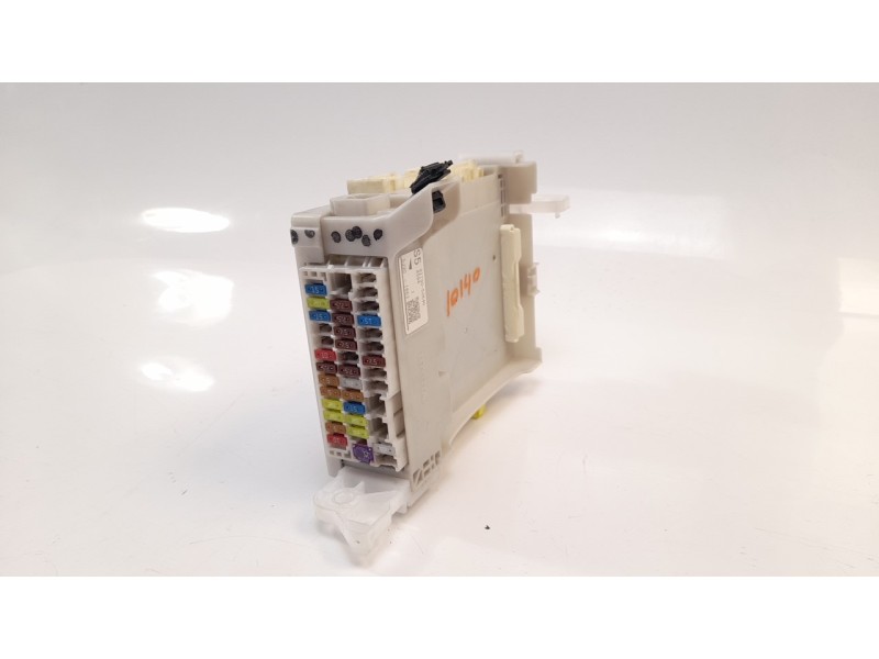 Recambio de caja reles / fusibles para toyota yaris city referencia OEM IAM 827410D070  