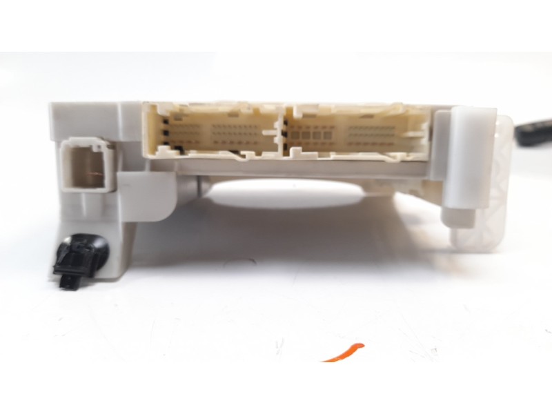 Recambio de caja reles / fusibles para toyota yaris city referencia OEM IAM 827410D070  