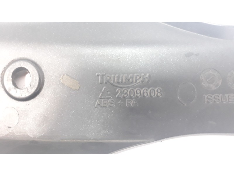 Recambio de moldura para triumph street triple street triple r referencia OEM IAM 2309608  