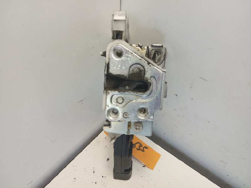 Recambio de cerradura puerta trasera derecha para toyota aygo (kgb/wnb) 1.0 cat referencia OEM IAM 693300H011  