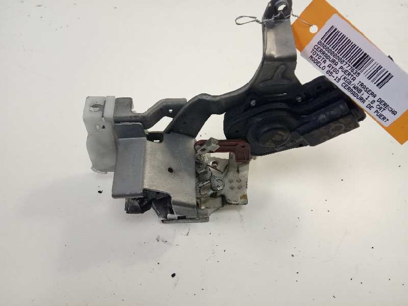 Recambio de cerradura puerta trasera derecha para toyota aygo (kgb/wnb) 1.0 cat referencia OEM IAM 693300H011  
