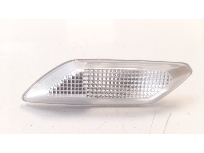 Recambio de piloto lateral izquierdo para dacia sandero 0.9 tce cat referencia OEM IAM 261612750R  