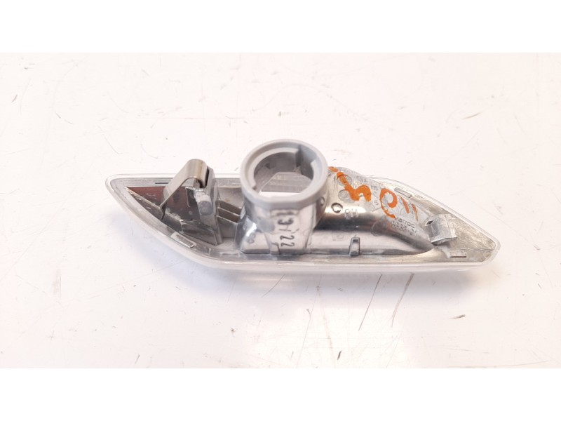 Recambio de piloto lateral izquierdo para dacia sandero 0.9 tce cat referencia OEM IAM 261612750R  