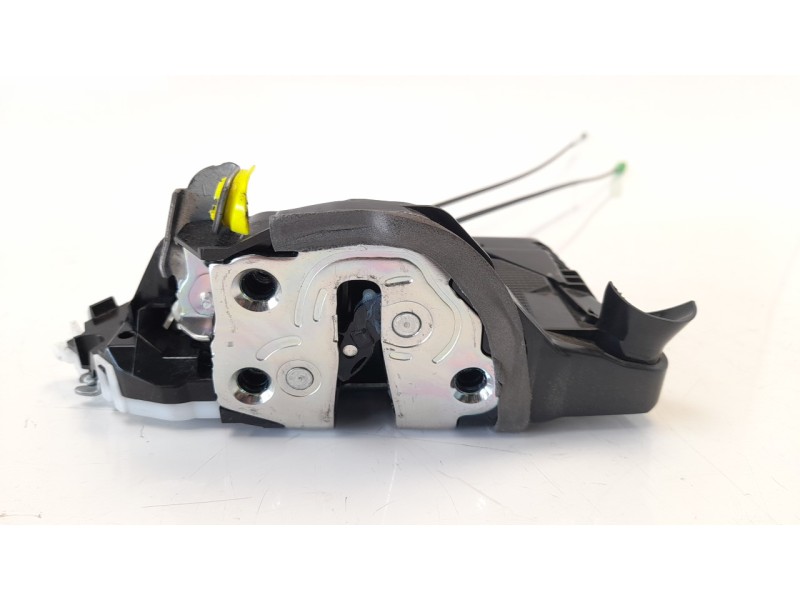 Recambio de cerradura puerta delantera izquierda para toyota yaris city referencia OEM IAM 690400D520  