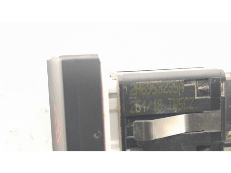 Recambio de warning para volkswagen amarok referencia OEM IAM 2H6953235A  