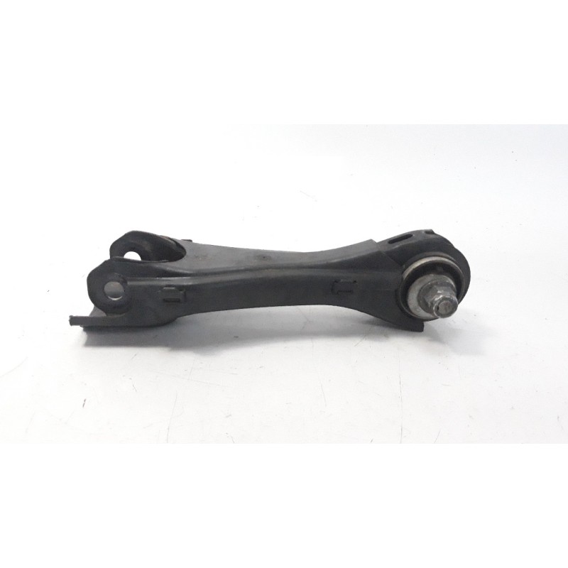 Recambio de brazo suspension superior trasero derecho para infiniti q30 2.2d sport referencia OEM IAM A2463520788  