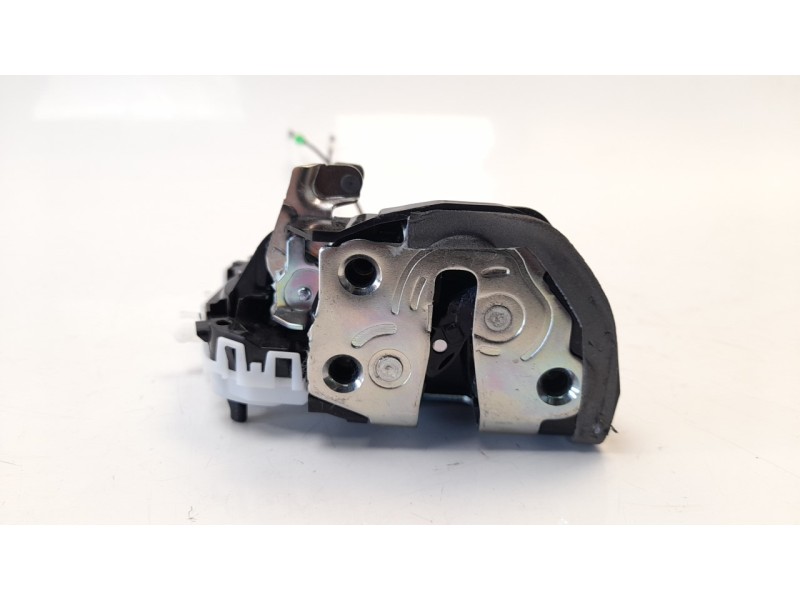 Recambio de cerradura puerta trasera izquierda para toyota yaris city referencia OEM IAM 690600D310  
