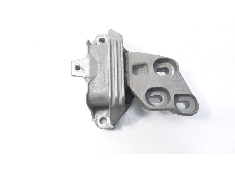 Recambio de soporte motor izquierdo para infiniti q30 2.2d sport referencia OEM IAM A2462400617  
