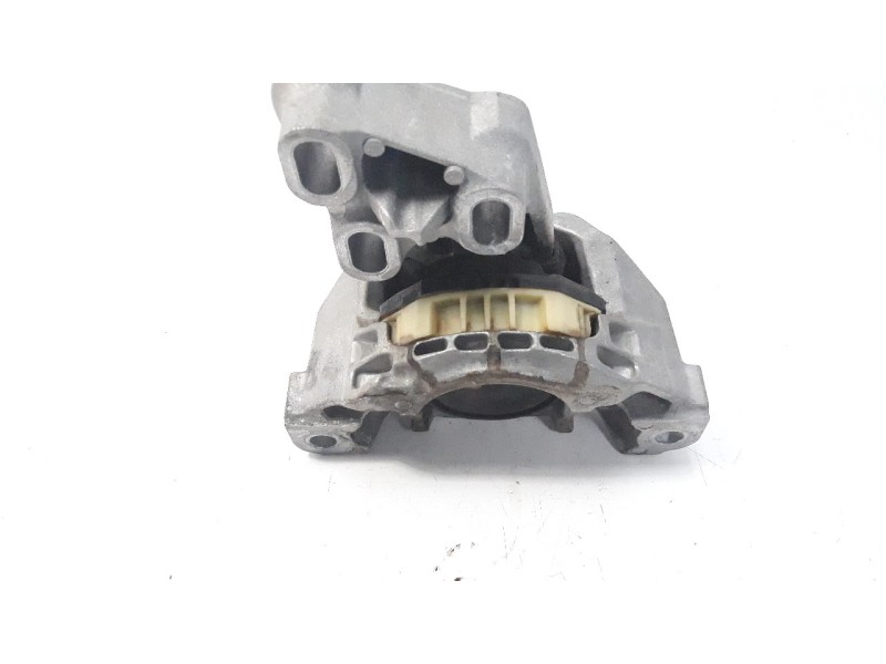 Recambio de soporte motor izquierdo para infiniti q30 2.2d sport referencia OEM IAM A2462400617  
