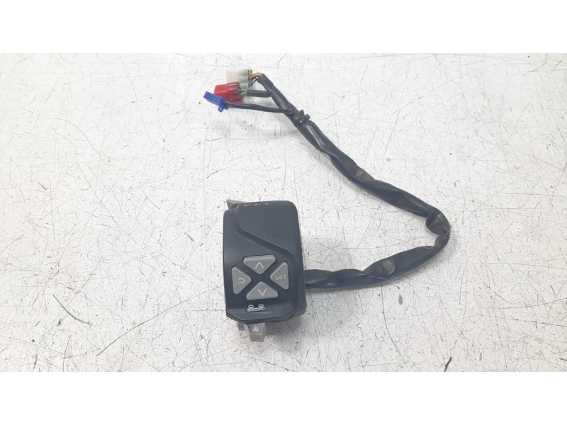 Recambio de piña luces izquierda para ktm 390 duke 390 duke referencia OEM IAM 93011070000  