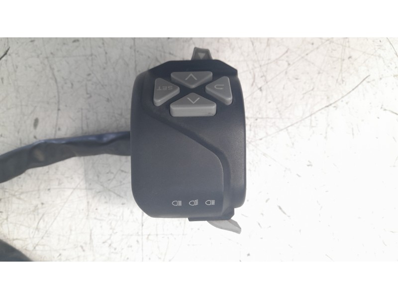 Recambio de piña luces izquierda para ktm 390 duke 390 duke referencia OEM IAM 93011070000  