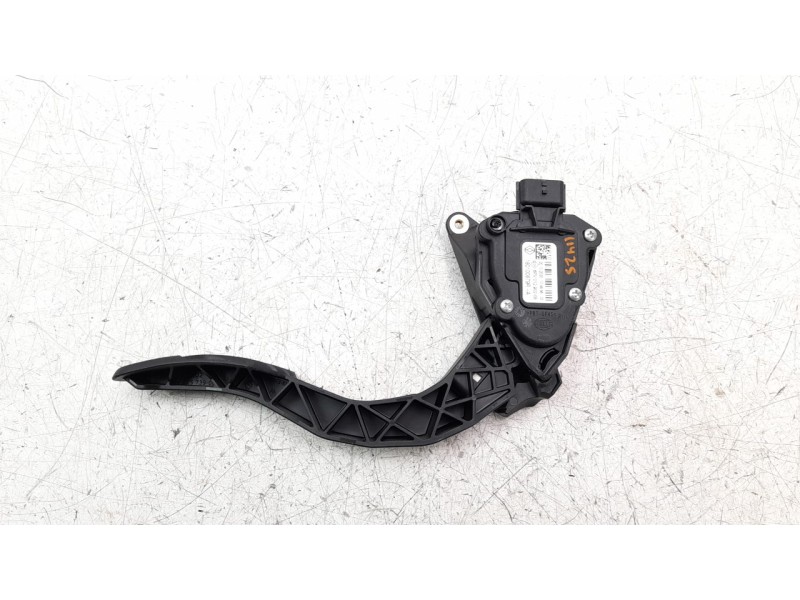 Recambio de potenciometro pedal para renault captur ii 1.0 tce referencia OEM IAM 180100879R  