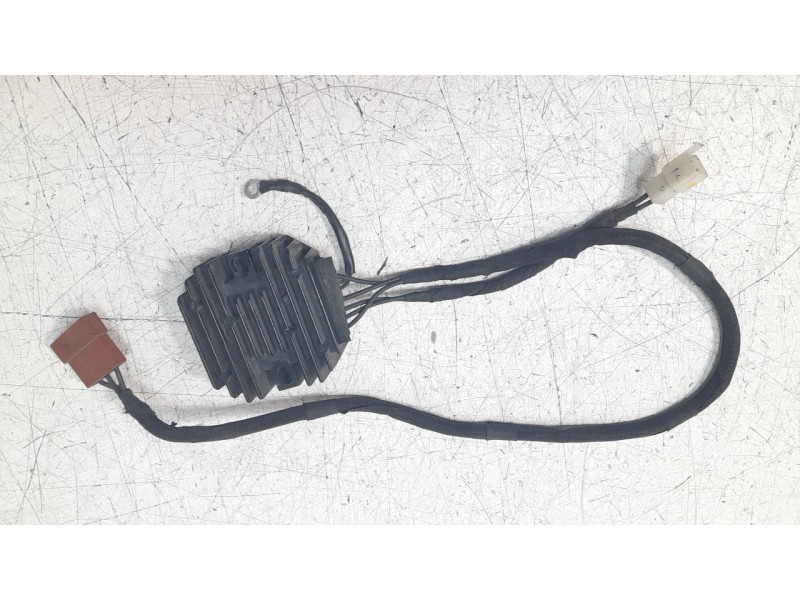 Recambio de alternador para ktm 390 duke 390 duke referencia OEM IAM 93011034000  