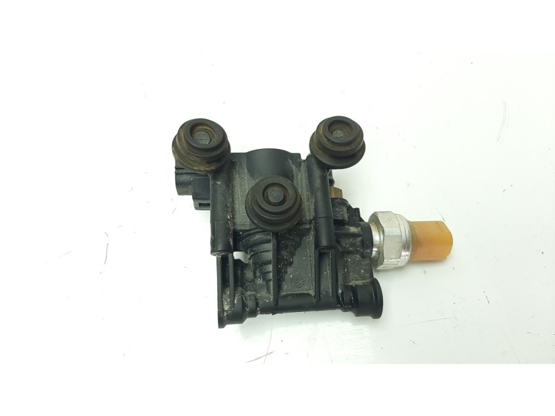 Recambio de valvula aire adicional para land rover discovery 4 3.0 td v6 cat referencia OEM IAM RVH000046  