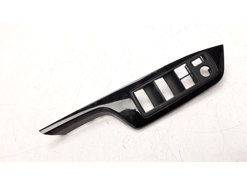 Recambio de moldura para toyota c-hr referencia OEM IAM 74232F4030 74232F4050 74232F4200