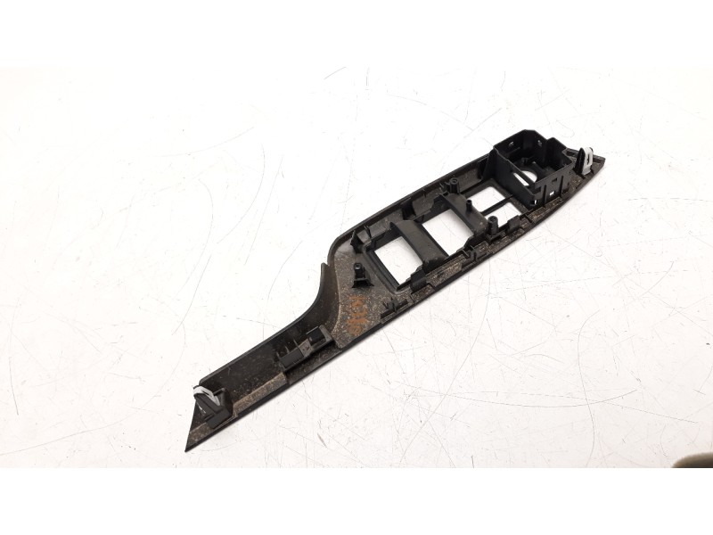 Recambio de moldura para toyota c-hr referencia OEM IAM 74232F4030 74232F4050 74232F4200