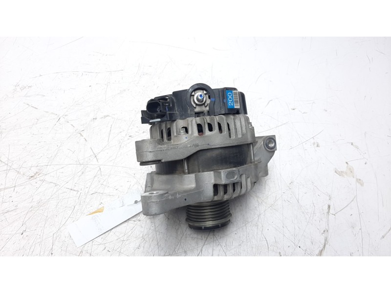 Recambio de alternador para hyundai tucson 1.6 crdi cat referencia OEM IAM 373002U200 61005074 