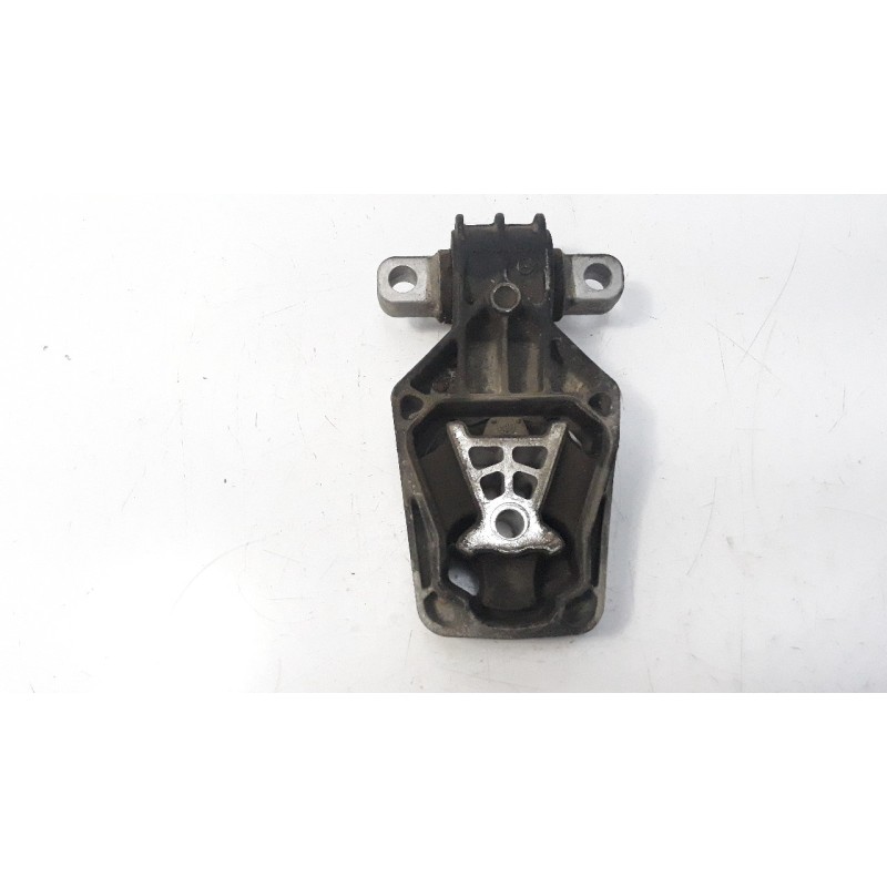 Recambio de soporte motor trasero para infiniti q30 2.2d sport referencia OEM IAM A2462401209  