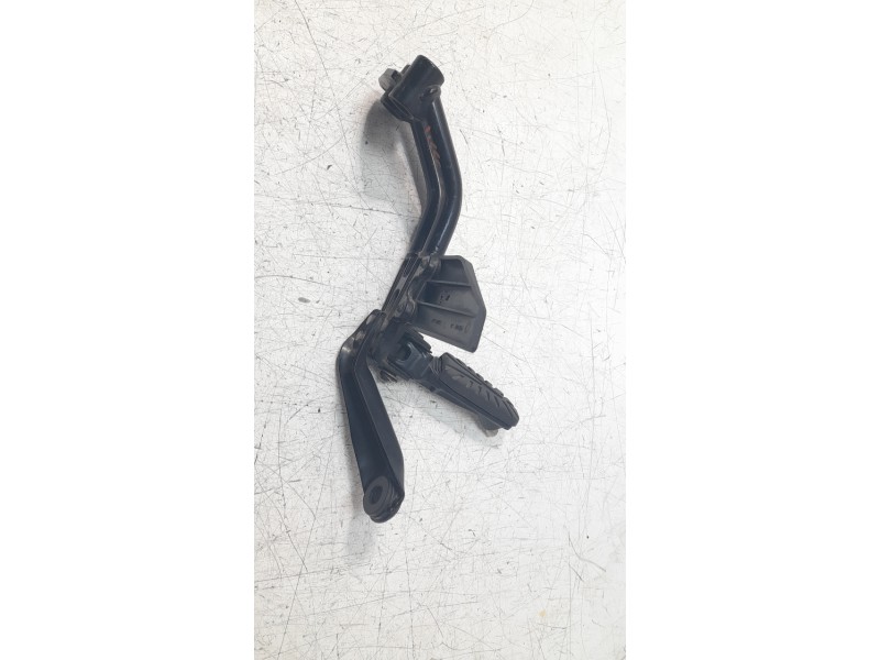 Recambio de estribo para ktm 390 duke 390 duke referencia OEM IAM 9300303900  