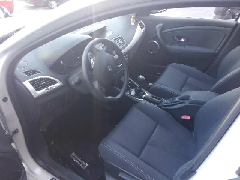 renault megane iii berlina 5 p del año 2009