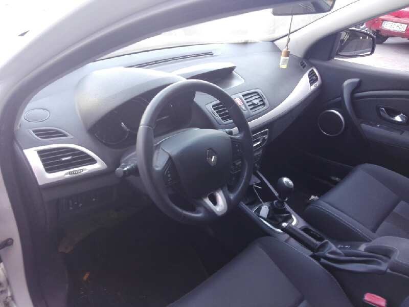 renault megane iii berlina 5 p del año 2009