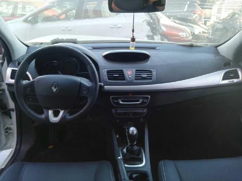 renault megane iii berlina 5 p del año 2009