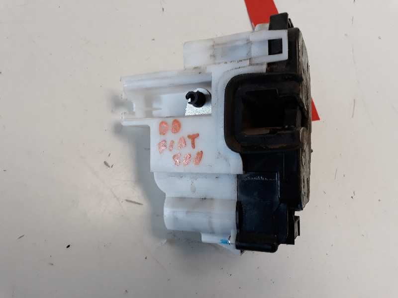 Recambio de cerradura puerta delantera derecha para fiat nuova 500 (150) lounge referencia OEM IAM 51827593  