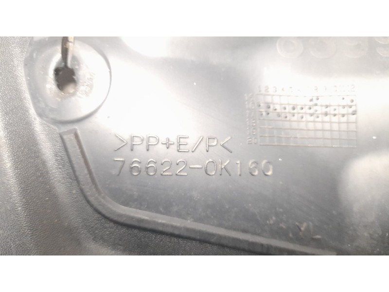 Recambio de moldura para toyota hilux (gun1) doble cabina dlx 4x4 referencia OEM IAM 766220K160  