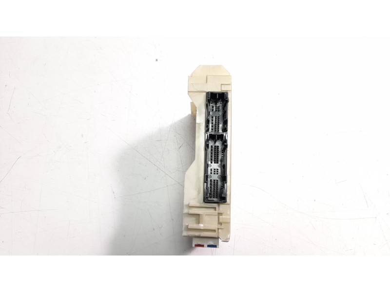 Recambio de caja reles / fusibles para toyota corolla (e21) referencia OEM IAM 827300Z290  