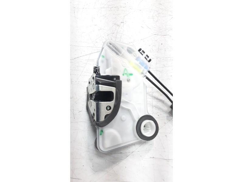 Recambio de cerradura puerta delantera derecha para toyota corolla (e21) referencia OEM IAM 6903002511  