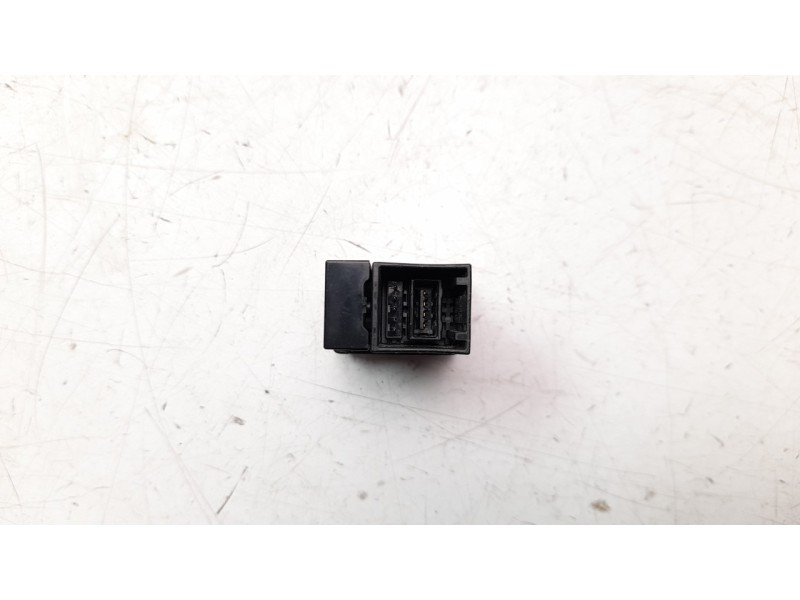 Recambio de interruptor para toyota rav 4 referencia OEM IAM 8619042040  