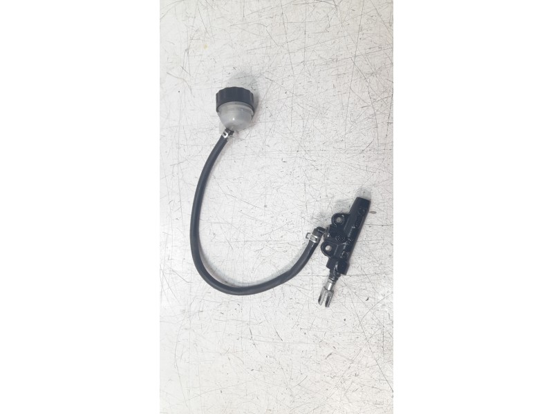 Recambio de bomba freno para ktm 390 duke 390 duke referencia OEM IAM 93013060000  