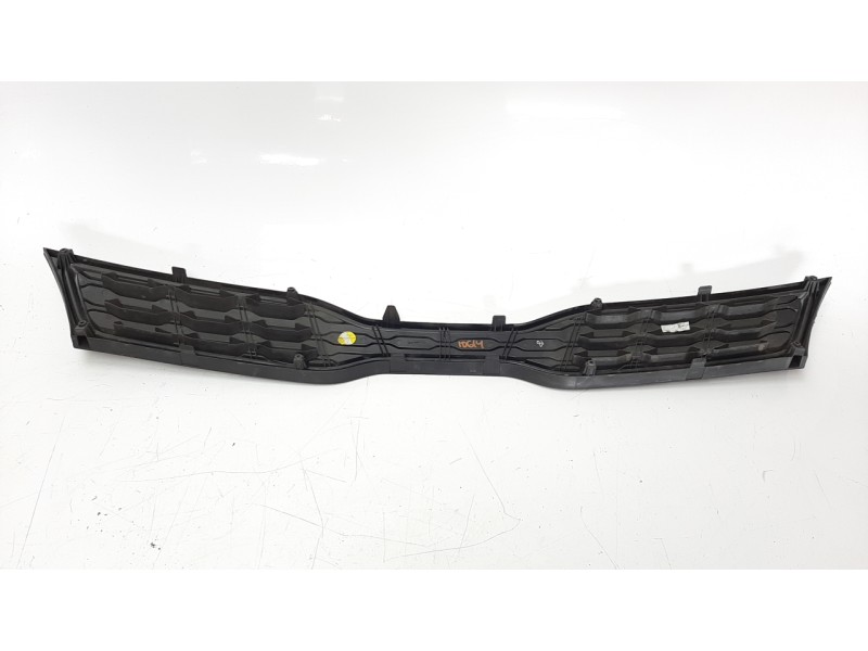 Recambio de rejilla delantera para kia rio 1.2 cat referencia OEM IAM 863511W200  
