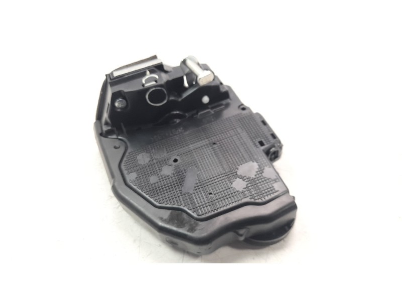 Recambio de cerradura puerta trasera izquierda para toyota corolla (e21) referencia OEM IAM 6906002580  