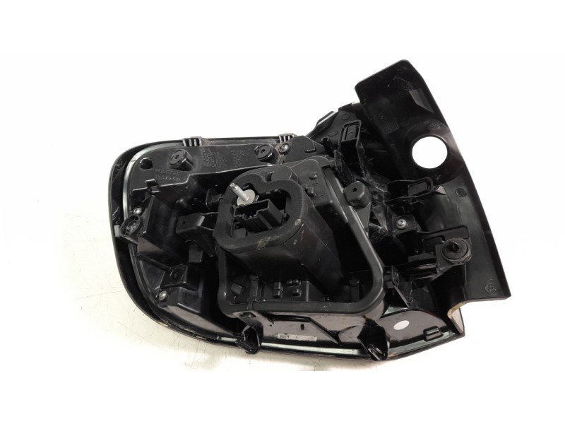 Recambio de piloto trasero derecho para citroen c4 berlina e-feel pack referencia OEM IAM 9831100080  