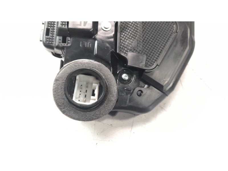 Recambio de cerradura puerta trasera izquierda para toyota corolla (e21) referencia OEM IAM 6906002580  
