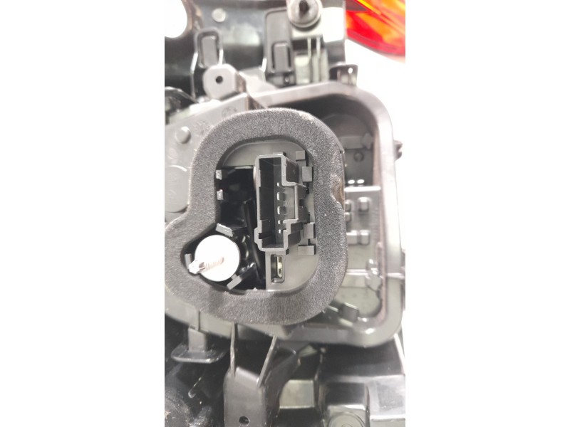 Recambio de piloto trasero derecho para citroen c4 berlina e-feel pack referencia OEM IAM 9831100080  